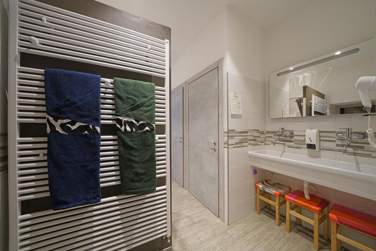 "La Locanda" Campione Del Garda Hostel Екстериор снимка